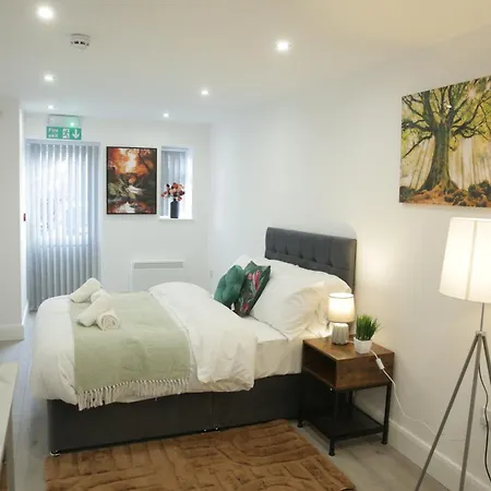 Luton Nook And Kitchen 4 Mins To Luton Airport Apartment Exterior photo