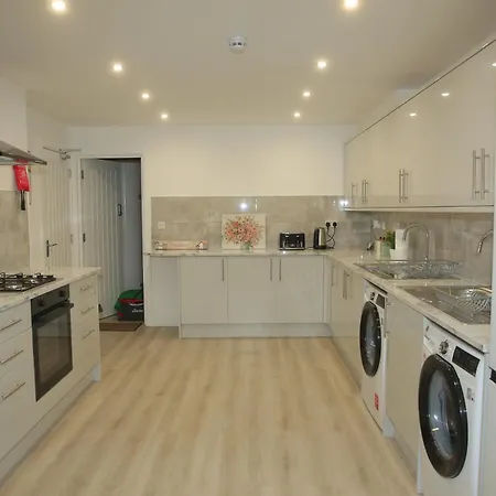 Luton Nook And Kitchen 4 Mins To Luton Airport Apartment Exterior photo