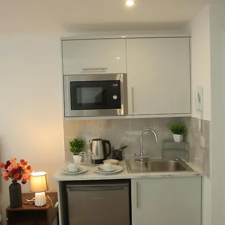 Luton Nook And Kitchen 4 Mins To Luton Airport Apartment Exterior photo