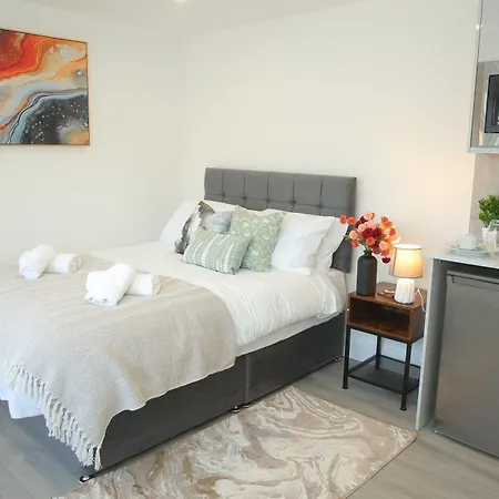 Luton Nook And Kitchen 4 Mins To Luton Airport Apartment Exterior photo