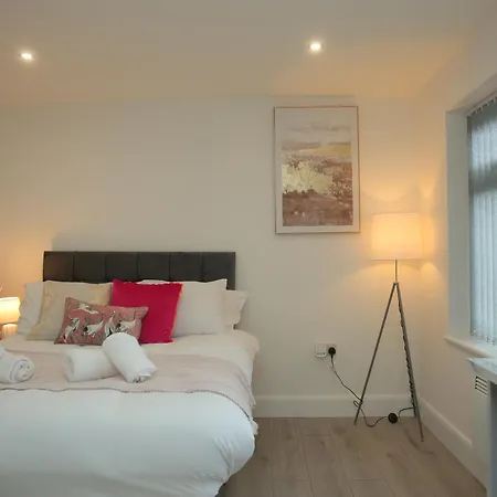 Luton Nook And Kitchen 4 Mins To Luton Airport Apartment Exterior photo