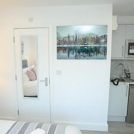 Luton Nook And Kitchen 4 Mins To Luton Airport Apartment Exterior photo