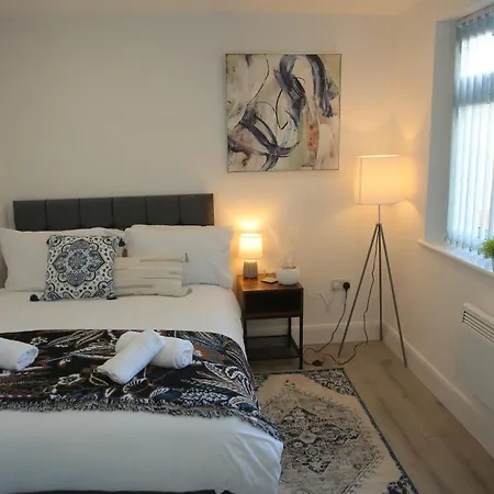 Luton Nook And Kitchen 4 Mins To Luton Airport Apartment Exterior photo